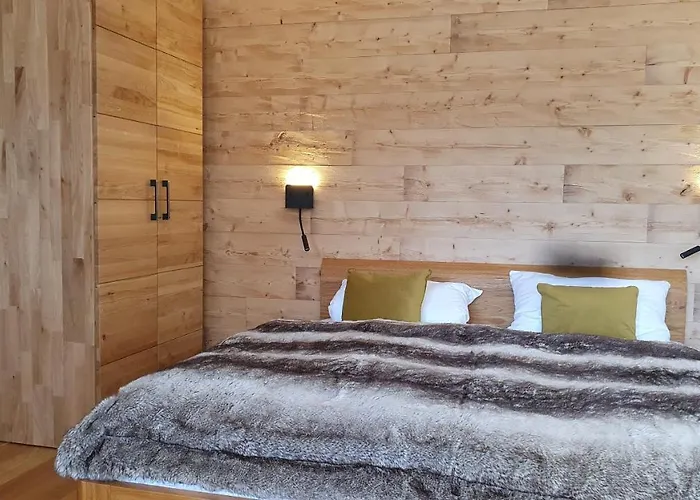 Bungalow Mit Terrasse Im Alpinen Stil