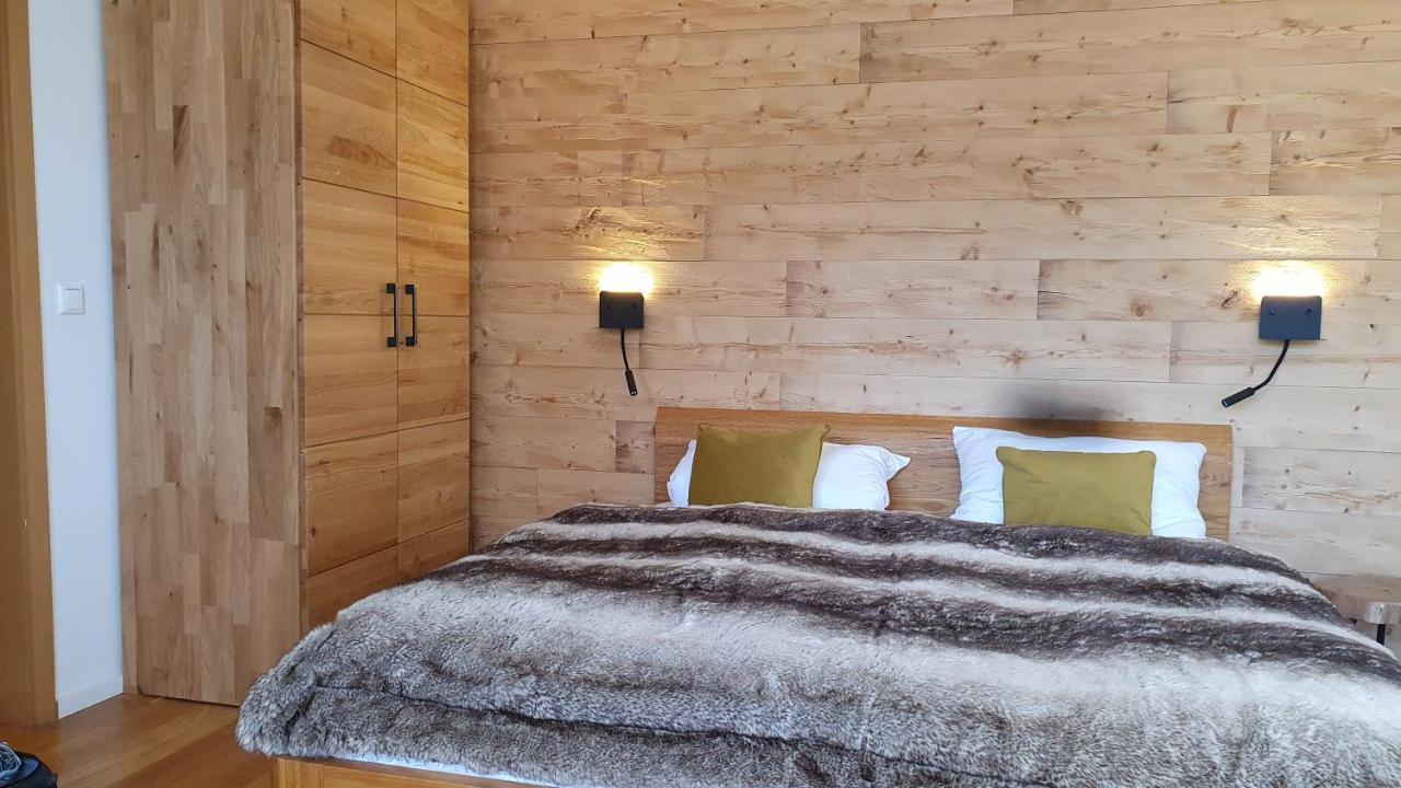 Apartment Mit Terrasse Im Alpinen Stil